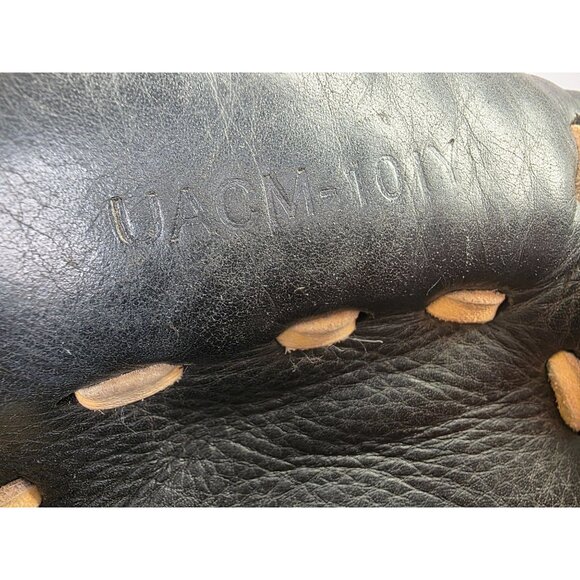 Under Armour UA CM-101Y Catcher’s Mitt 32.5” RHT Black Tan Leather Baseball Glov - Picture 5 of 13